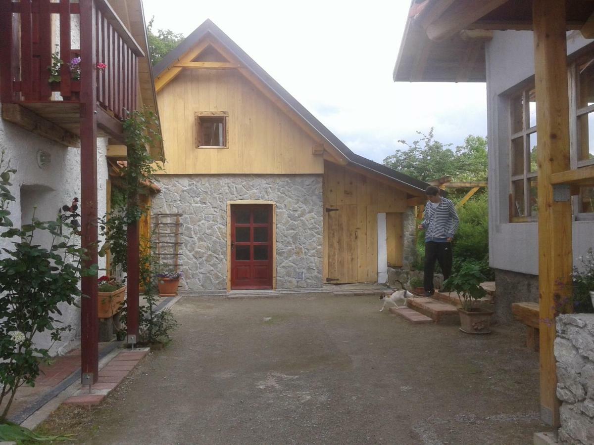 Plaški Latin酒店 外观 照片