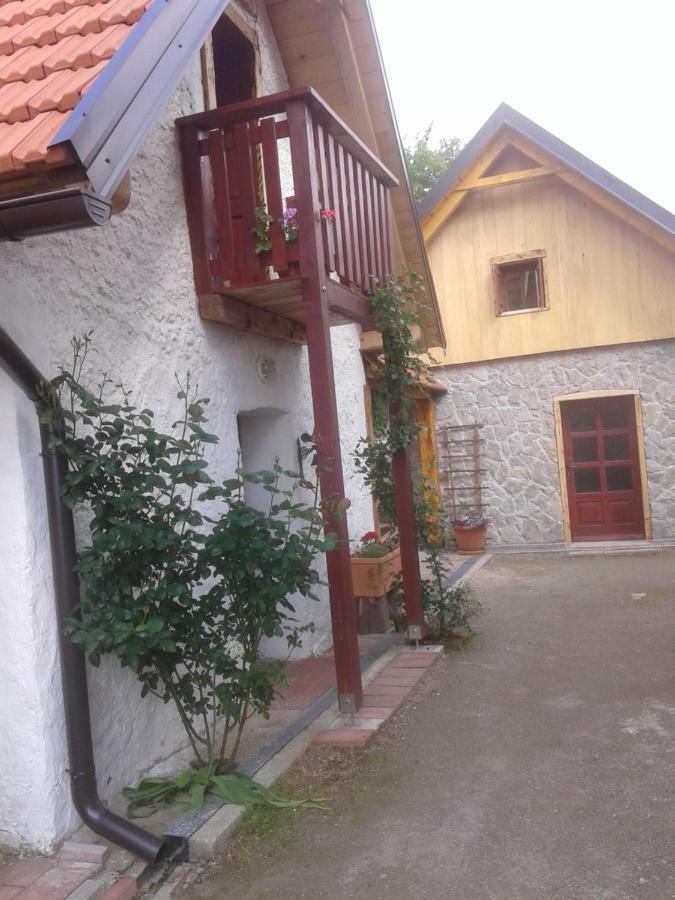 Plaški Latin酒店 外观 照片